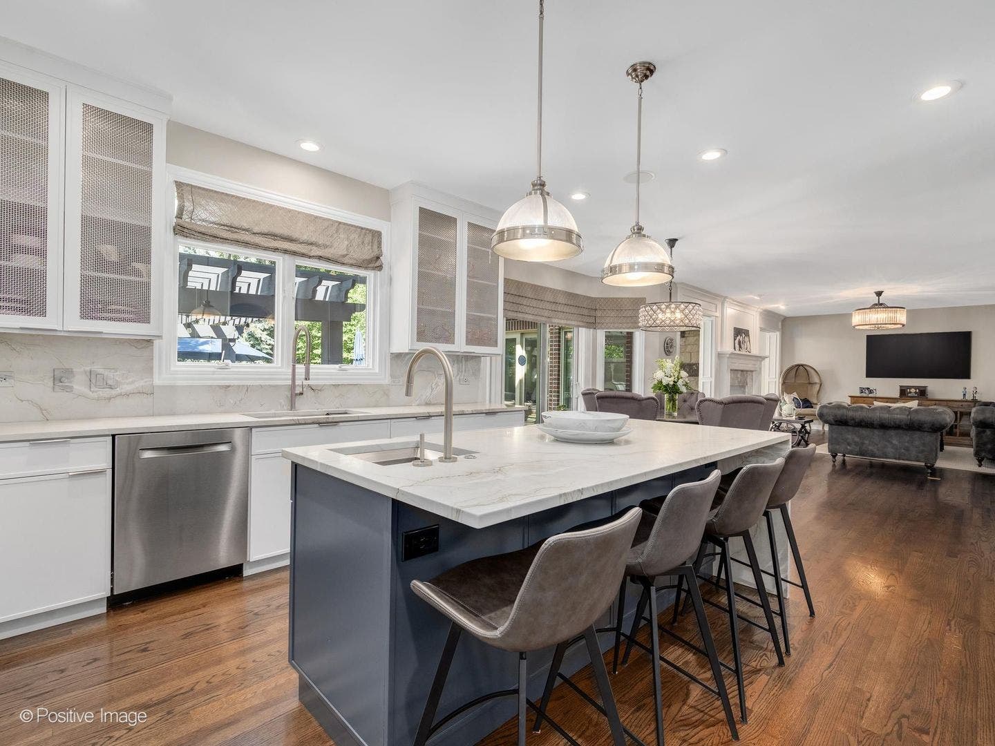 372 S Kenilworth Avenue, Elmhurst, IL 60126 372 S Kenilworth Avenue, Elmhurst, IL 60126