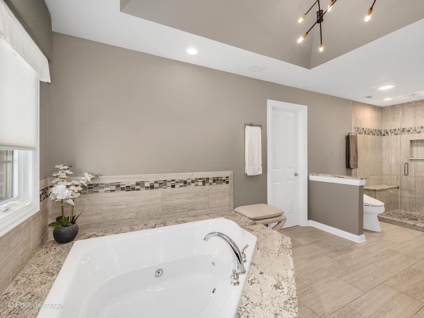 372 S Kenilworth Avenue, Elmhurst, IL 60126 372 S Kenilworth Avenue, Elmhurst, IL 60126