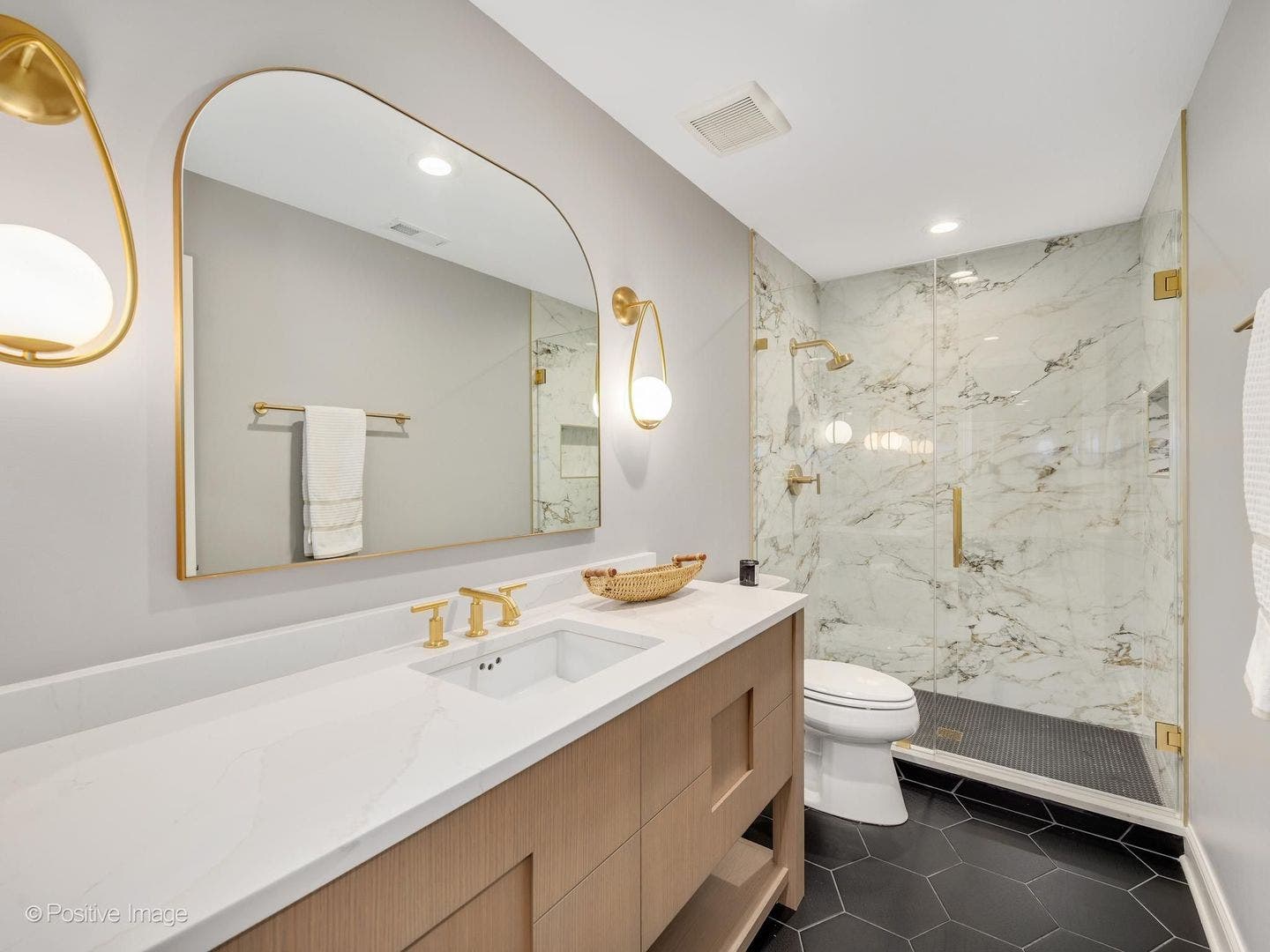 372 S Kenilworth Avenue, Elmhurst, IL 60126 372 S Kenilworth Avenue, Elmhurst, IL 60126