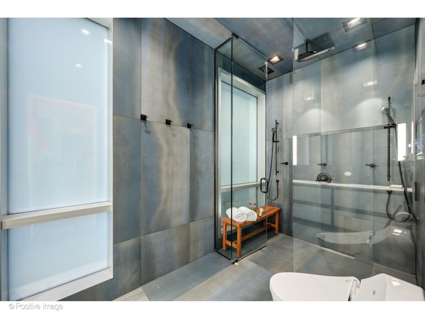 925 N Larrabee Street, #2S, Chicago, IL 60610 925 N Larrabee Street, #2S, Chicago, IL 60610