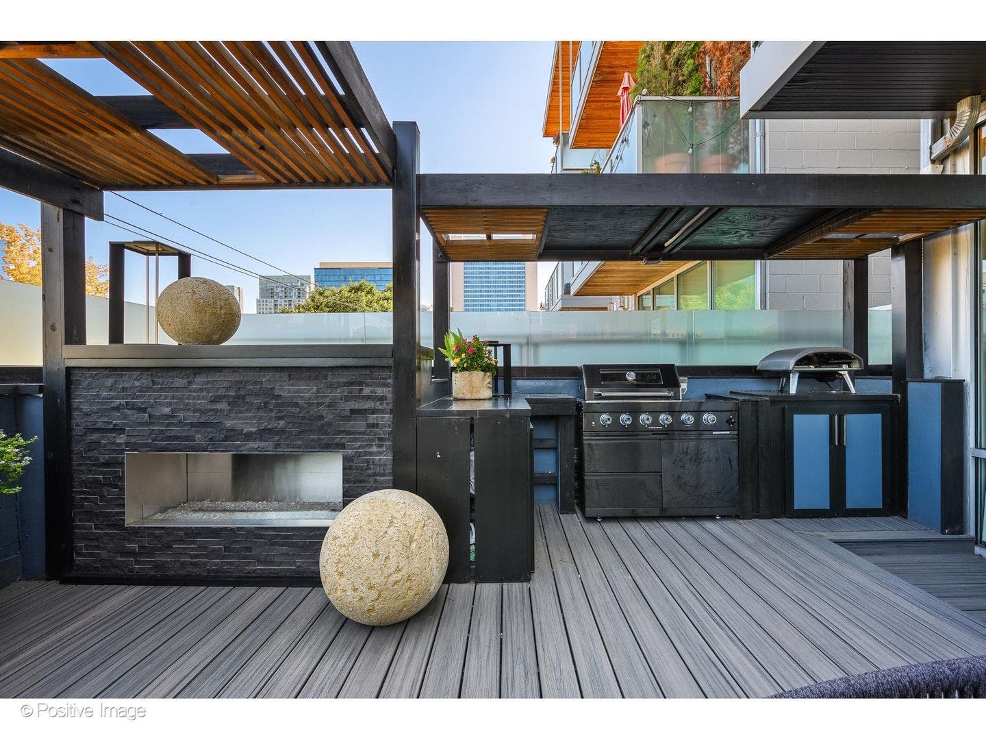 925 N Larrabee Street, #2S, Chicago, IL 60610 925 N Larrabee Street, #2S, Chicago, IL 60610
