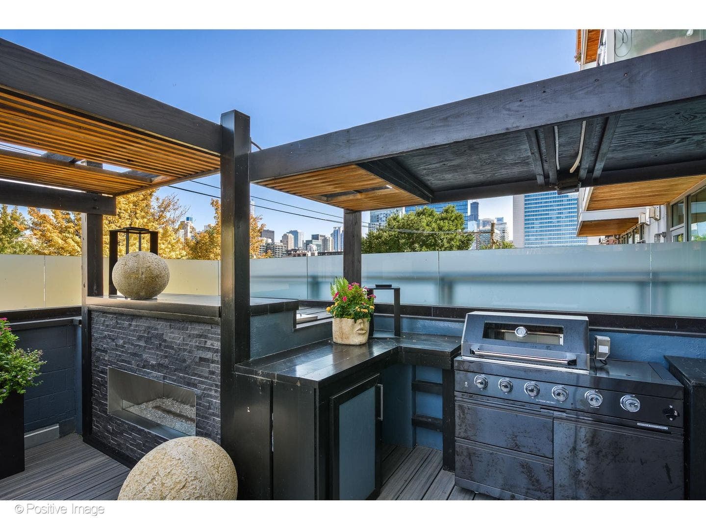 925 N Larrabee Street, #2S, Chicago, IL 60610 925 N Larrabee Street, #2S, Chicago, IL 60610