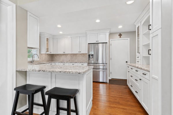 1305 Dancer Court, Libertyville, IL 60048 1305 Dancer Court, Libertyville, IL 60048