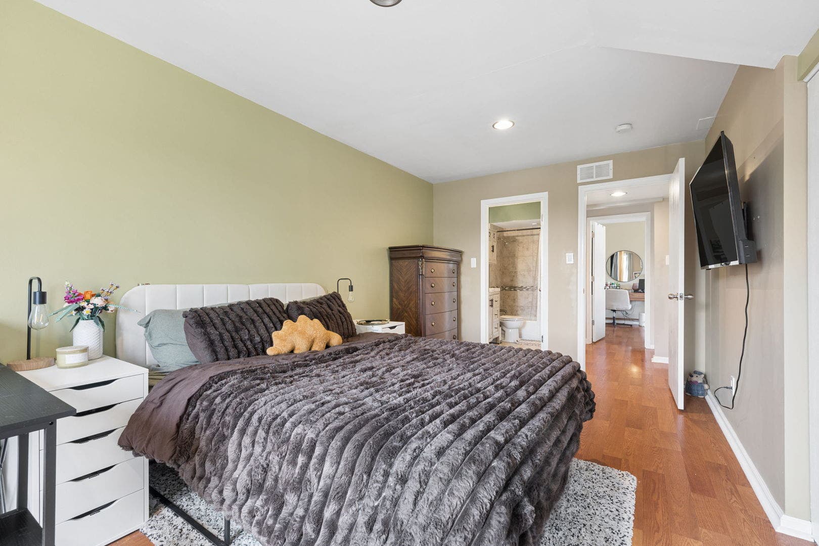 9219 Virginia Court, #901, Orland Park, IL 60462 9219 Virginia Court, #901, Orland Park, IL 60462