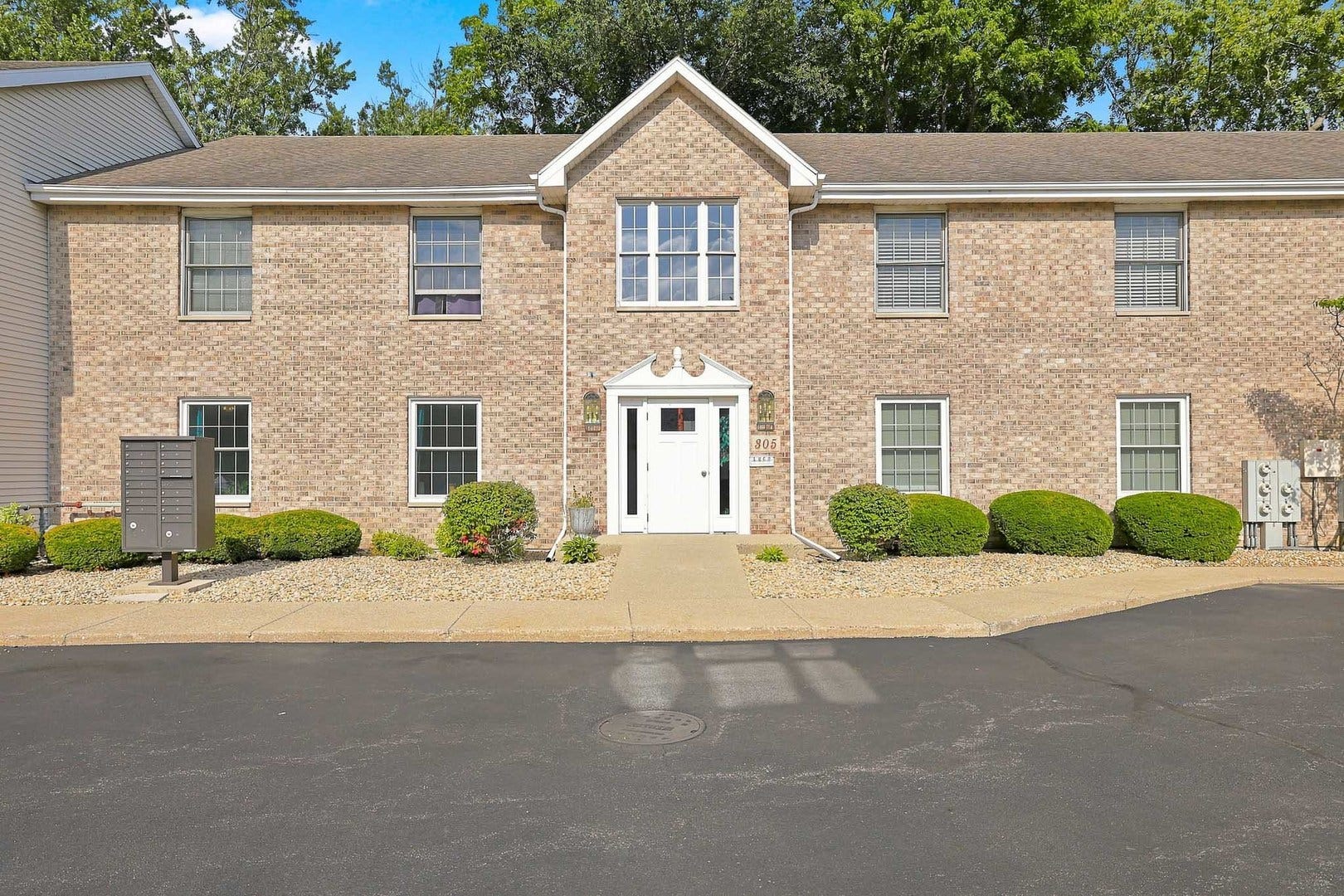 305 N Airlite Street, #A, Elgin, IL 60123 305 N Airlite Street, #A, Elgin, IL 60123