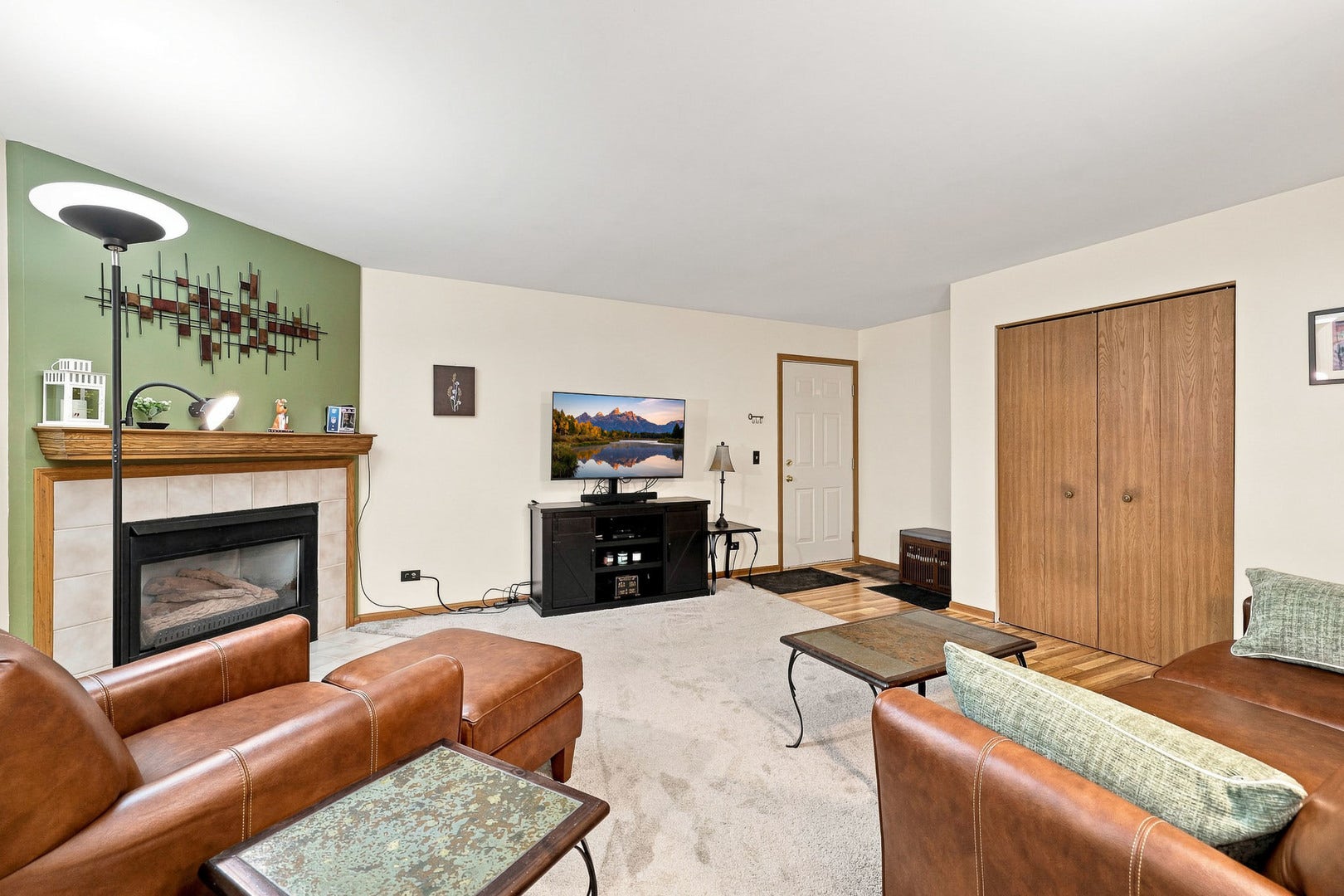 305 N Airlite Street, #A, Elgin, IL 60123 305 N Airlite Street, #A, Elgin, IL 60123