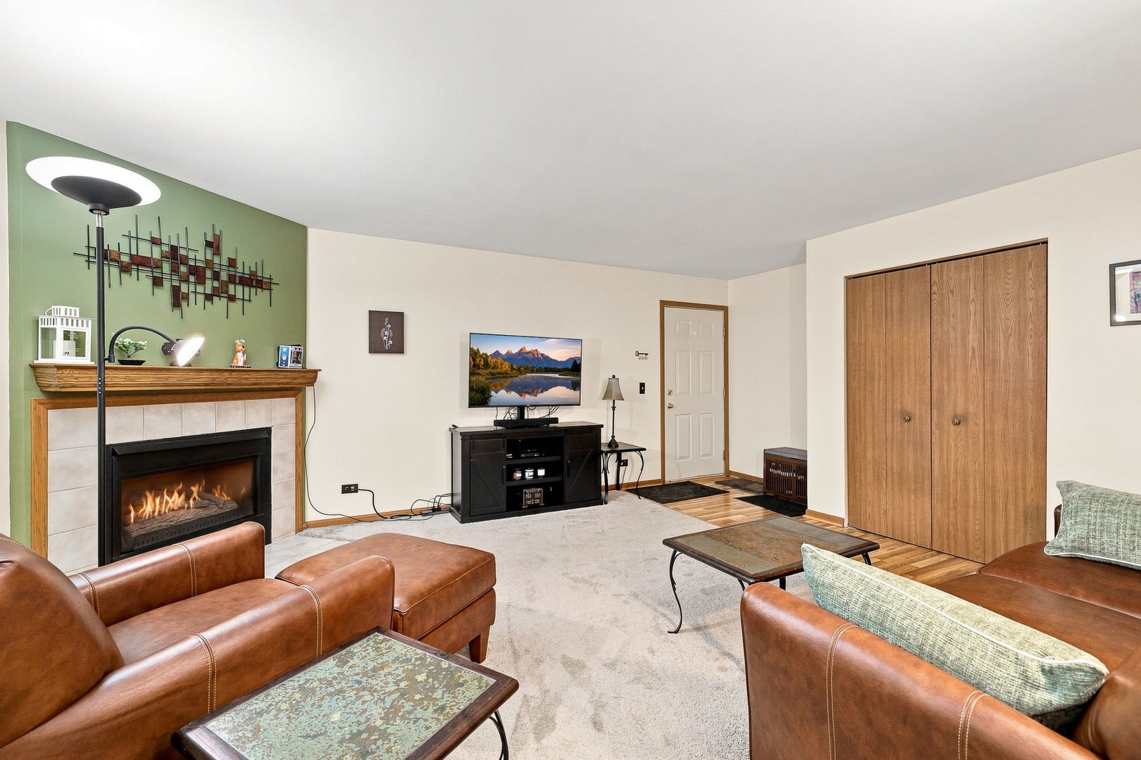 305 N Airlite Street, #A, Elgin, IL 60123 305 N Airlite Street, #A, Elgin, IL 60123