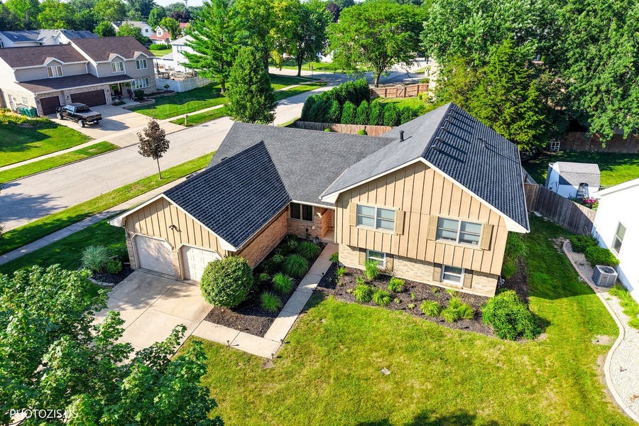Property photo for 2913 Vimy Ridge Drive, Joliet, IL