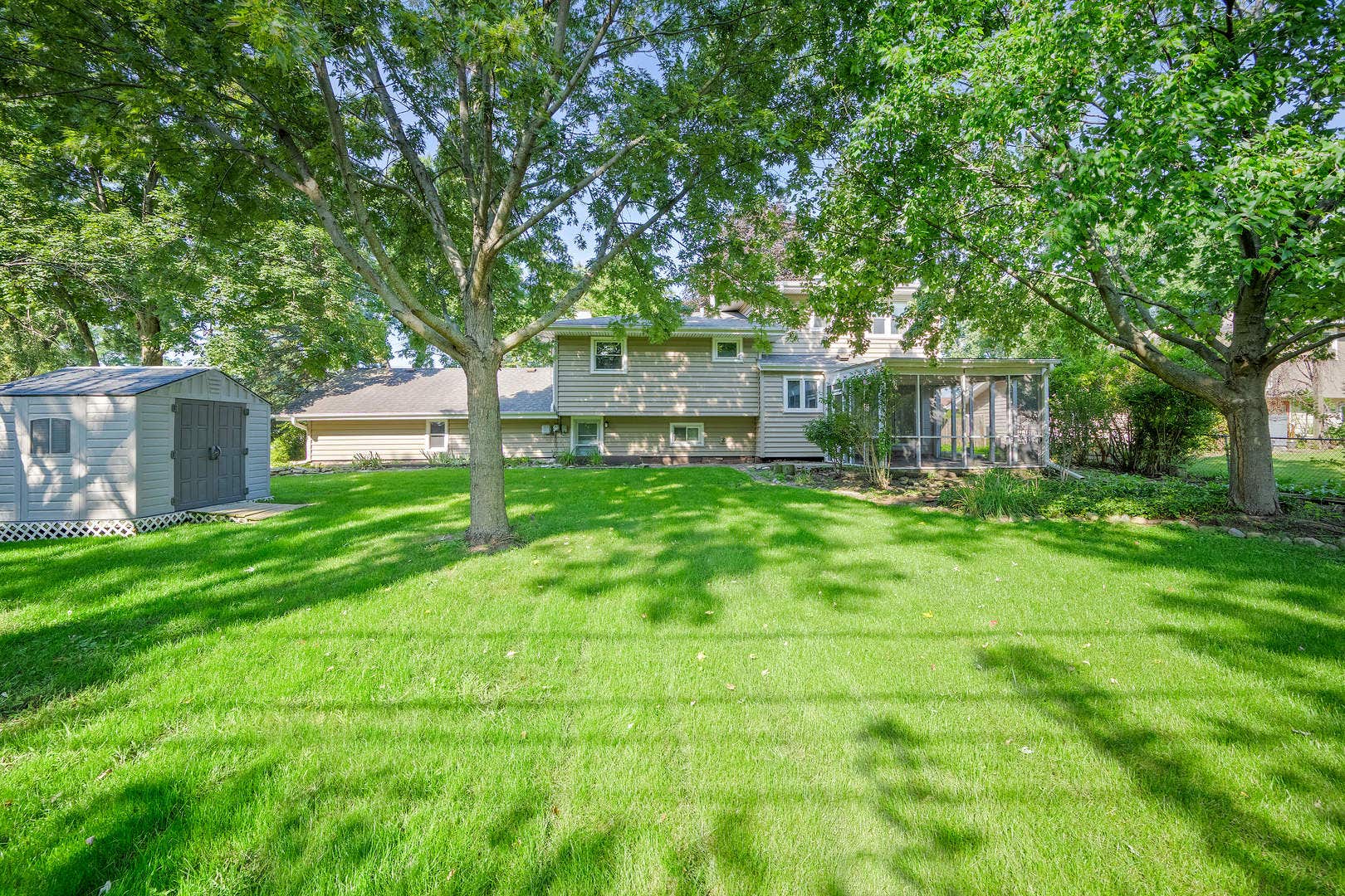 6151 Leonard Avenue, Downers Grove, IL 60516