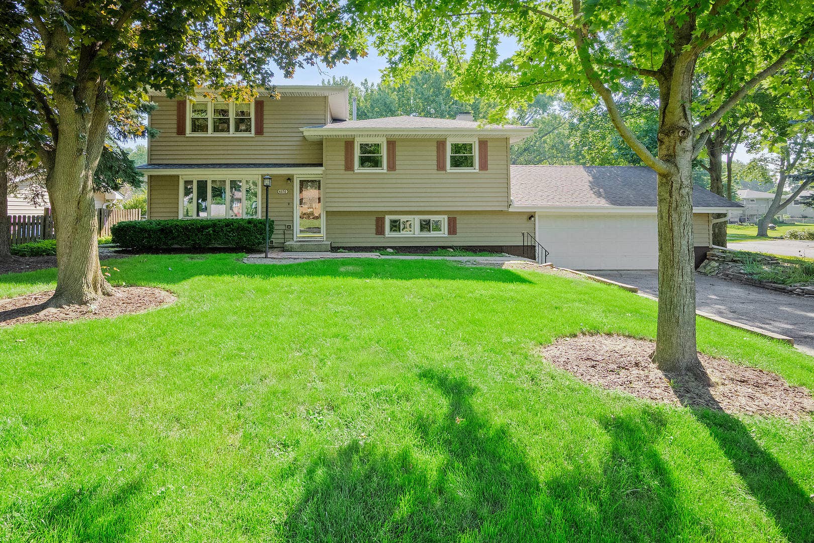 6151 Leonard Avenue, Downers Grove, IL 60516