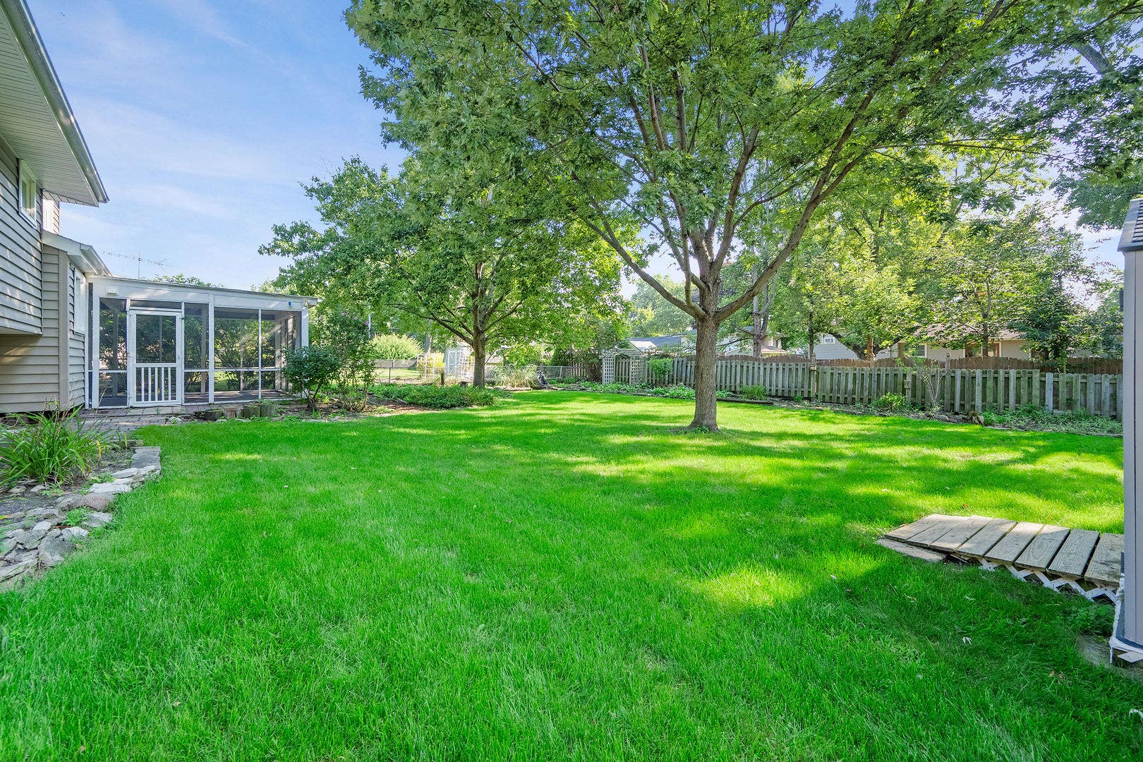 6151 Leonard Avenue, Downers Grove, IL 60516