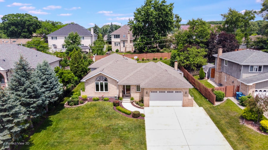 Property photo for 8636 W 98th Place, Palos Hills, IL