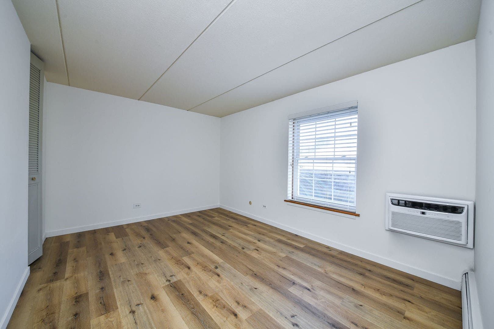 5125 Blodgett Avenue, #218T, Downers Grove, IL 60515 5125 Blodgett Avenue, #218T, Downers Grove, IL 60515