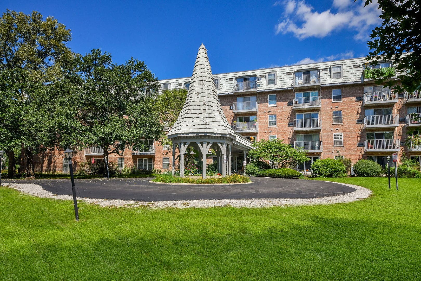 5125 Blodgett Avenue, #218T, Downers Grove, IL 60515 5125 Blodgett Avenue, #218T, Downers Grove, IL 60515