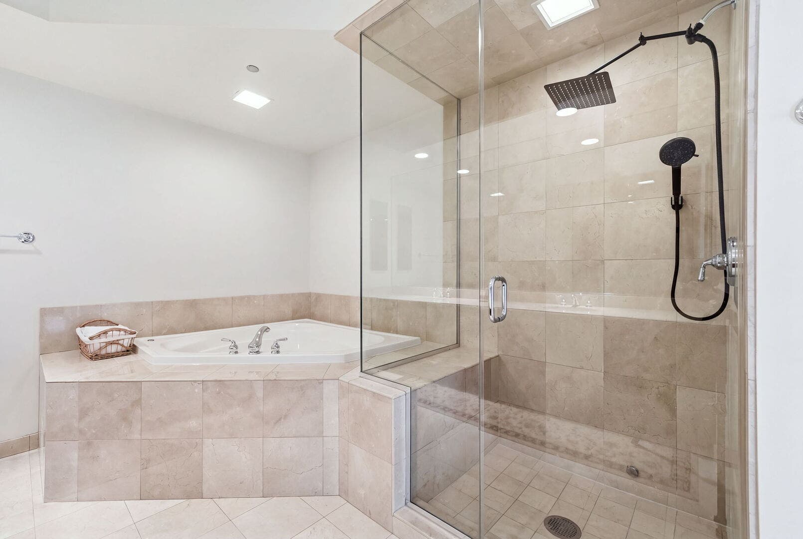 415 E North Water Street, #2805, Chicago, IL 60611 415 E North Water Street, #2805, Chicago, IL 60611