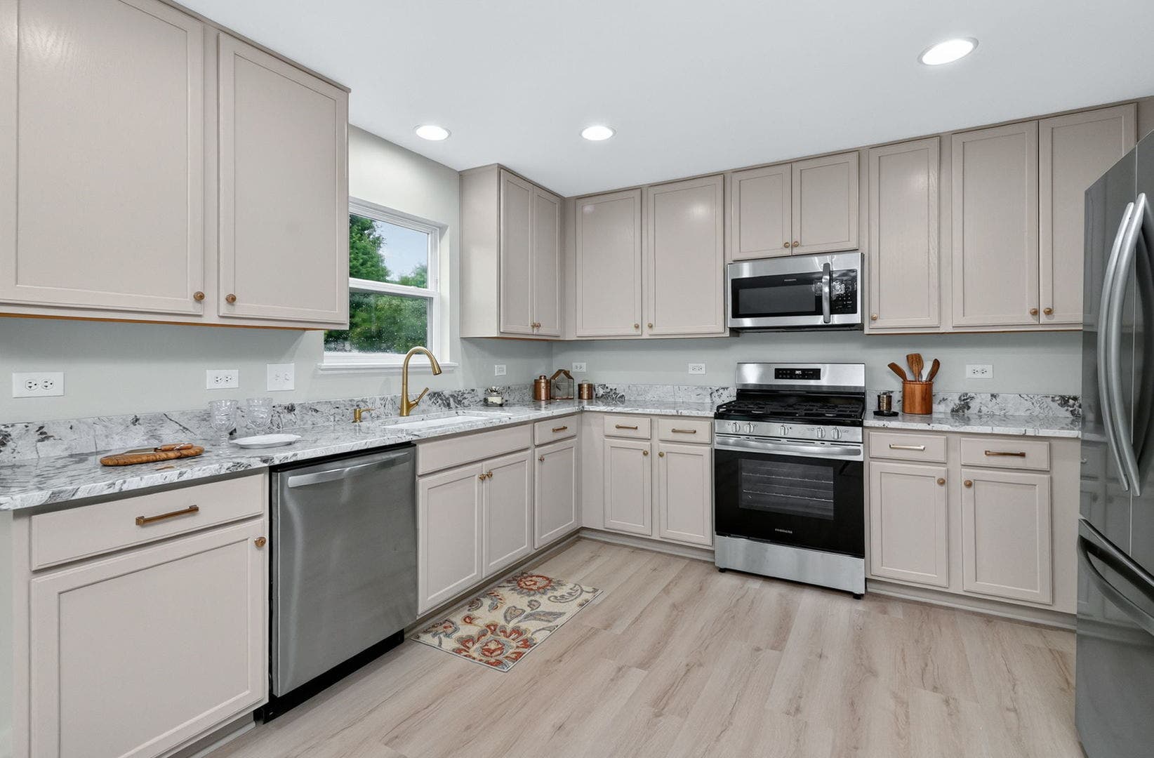 1816 Oxford Way, Joliet, IL 60431
