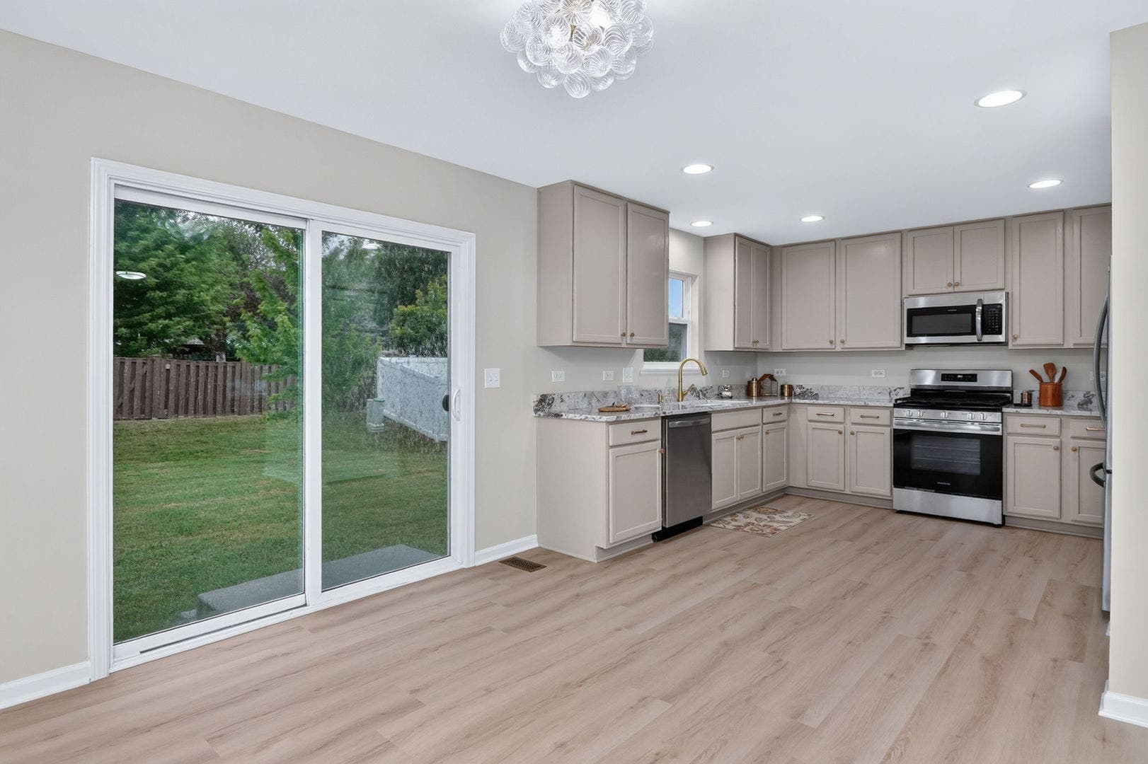 1816 Oxford Way, Joliet, IL 60431