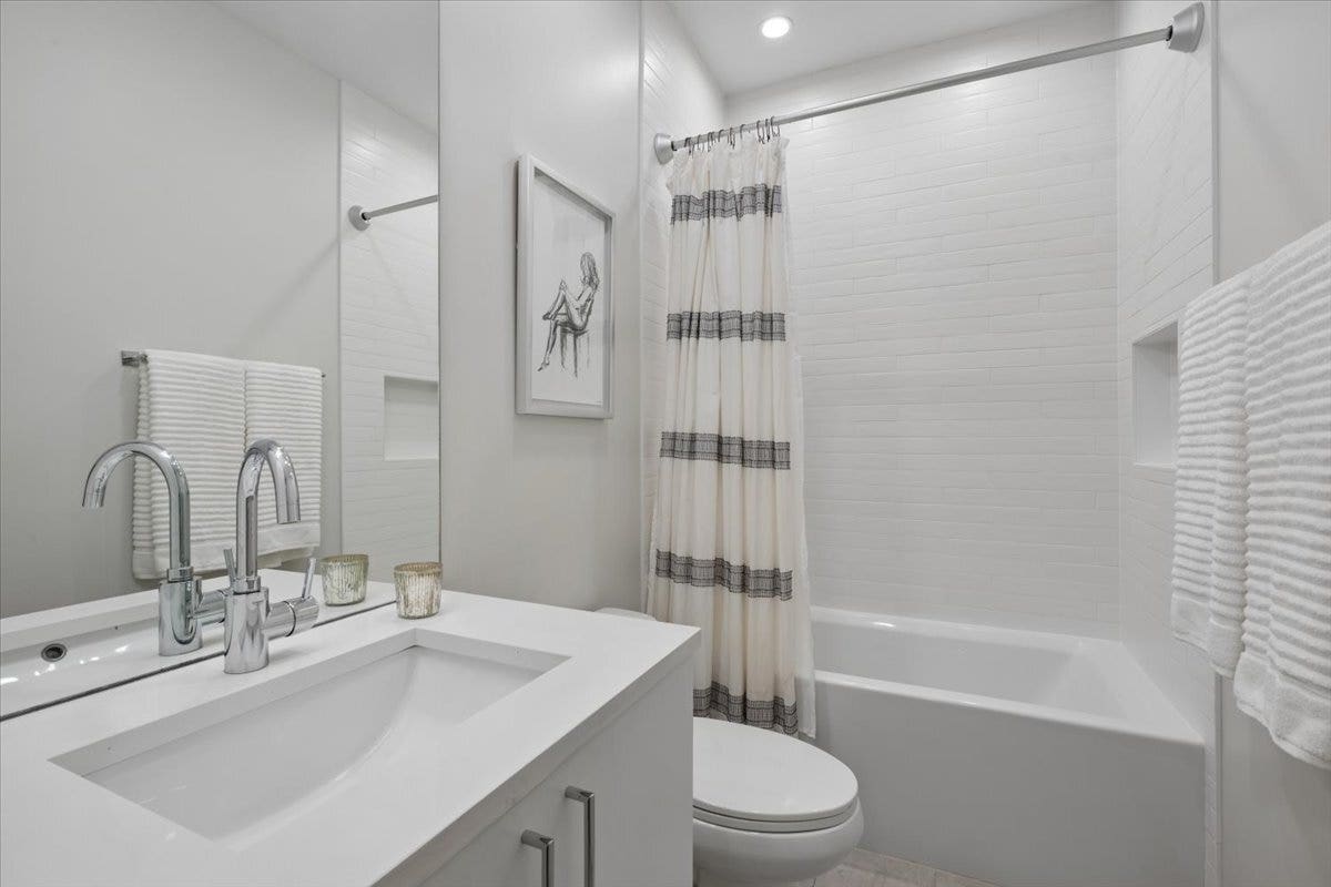 2719 W Haddon Avenue, #1, Chicago, IL 60622 2719 W Haddon Avenue, #1, Chicago, IL 60622