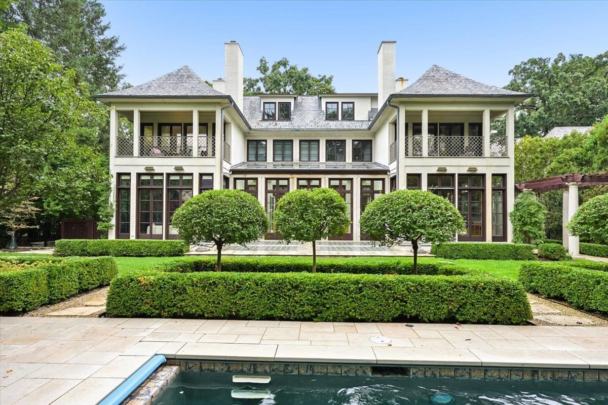 Beautiful Home Back Exterior - Fabulous balconies