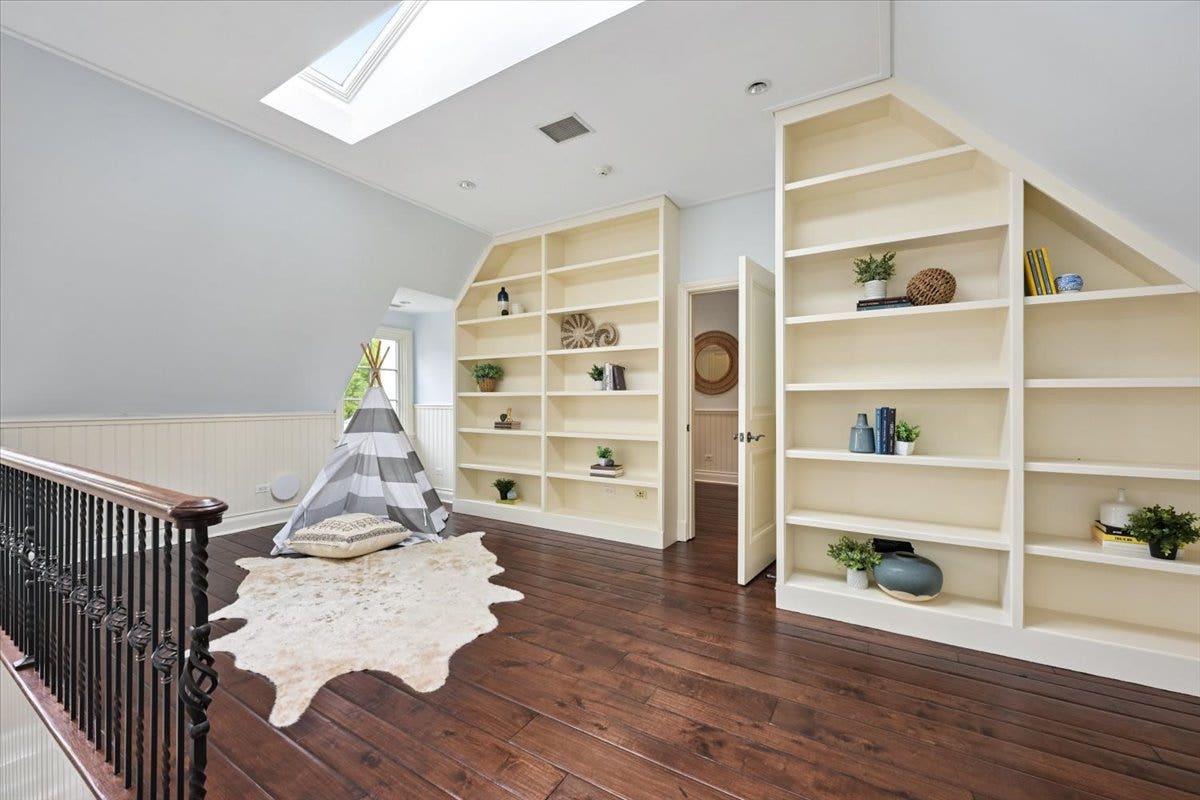 Built-in Bookshelves and a recreation area for you