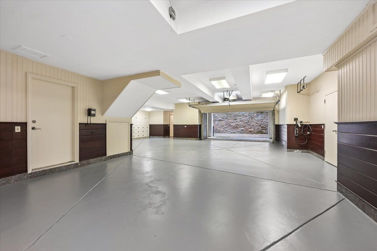 5 Car Attached Garage also doubles as an indoor re