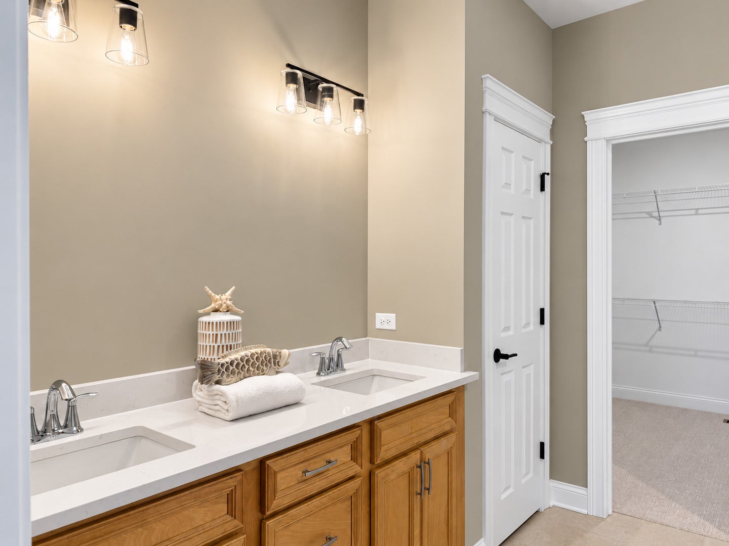 214 Burr Oak Circle, Elgin, IL 60124 214 Burr Oak Circle, Elgin, IL 60124