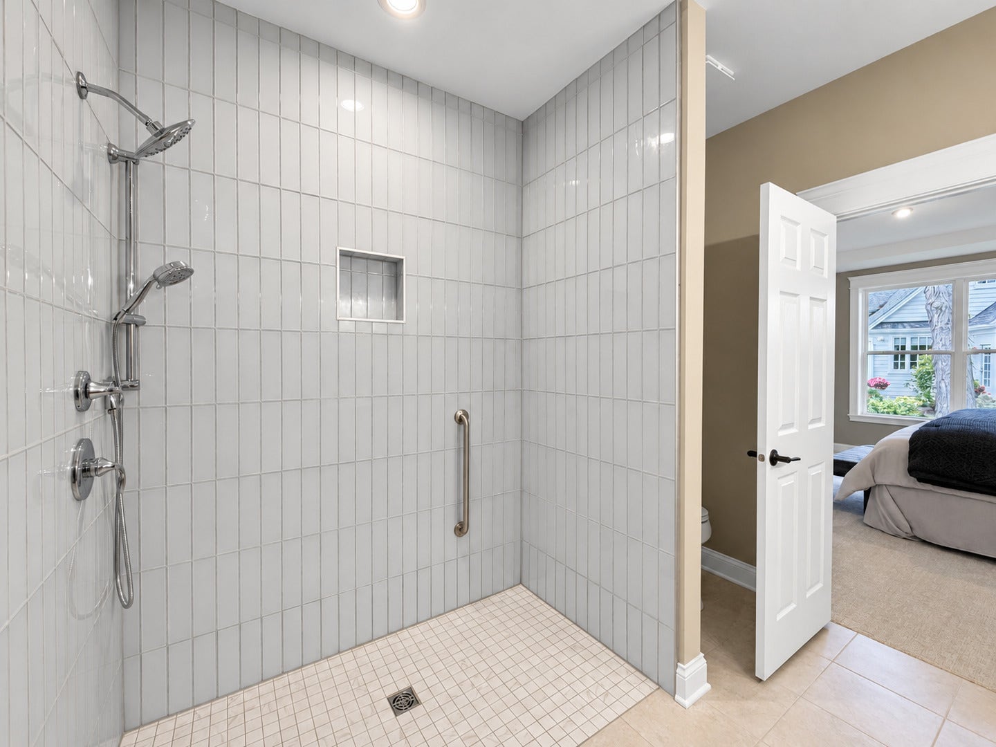 214 Burr Oak Circle, Elgin, IL 60124 214 Burr Oak Circle, Elgin, IL 60124