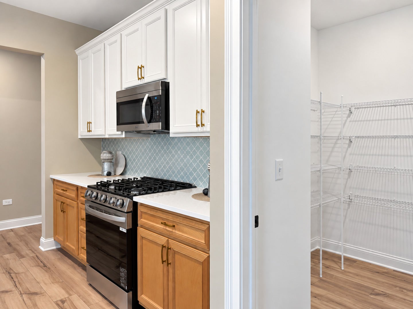214 Burr Oak Circle, Elgin, IL 60124 214 Burr Oak Circle, Elgin, IL 60124