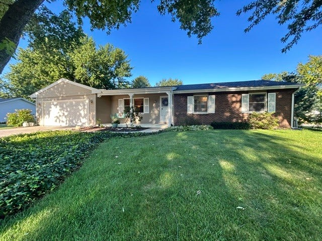 Property photo for 301 Westhampton Drive, Sherman, IL
