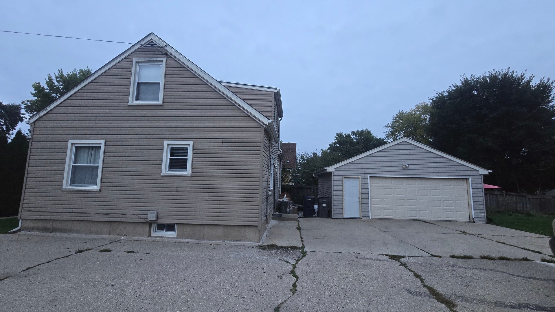673 Orange Street, Elgin, IL 60123 673 Orange Street, Elgin, IL 60123