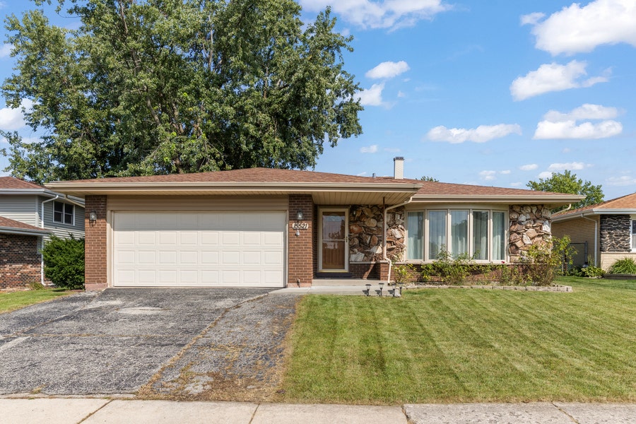 Property photo for 15521 Ridgeland Avenue, Oak Forest, IL