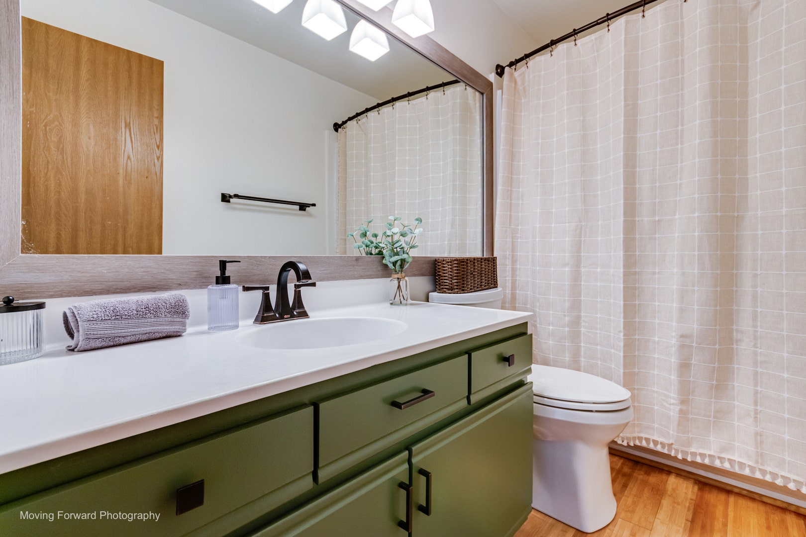 1301 Big Oak Trail, Aurora, IL 60506 1301 Big Oak Trail, Aurora, IL 60506