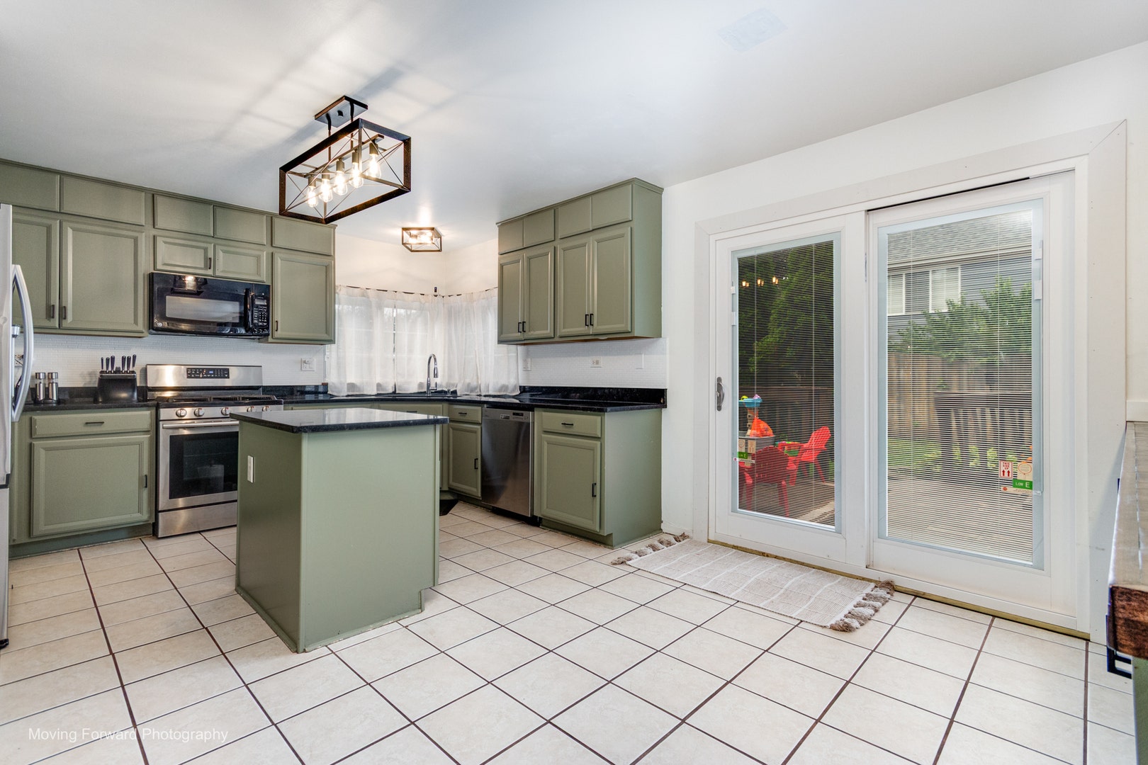 1301 Big Oak Trail, Aurora, IL 60506 1301 Big Oak Trail, Aurora, IL 60506