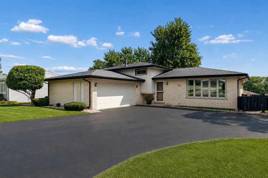 Property photo for 9801 S 88th Avenue, Palos Hills, IL
