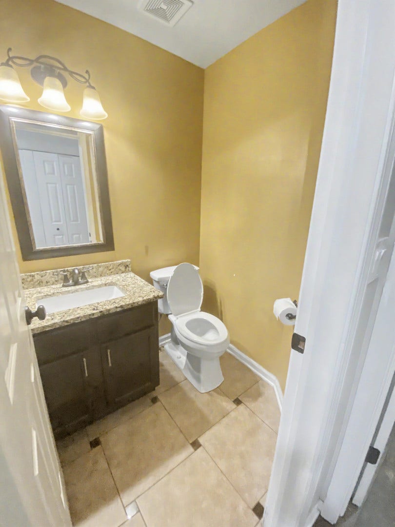 1213 Pennsbury Lane, Aurora, IL 60502 Half bath