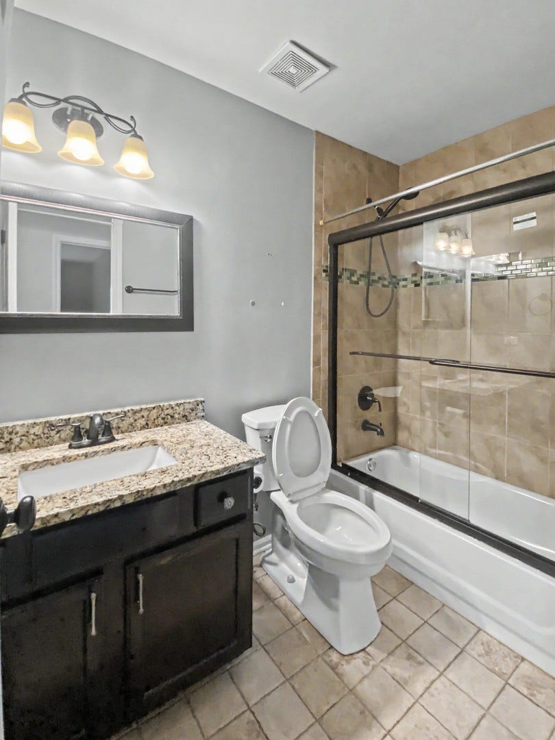 1213 Pennsbury Lane, Aurora, IL 60502 2nd Bathroom