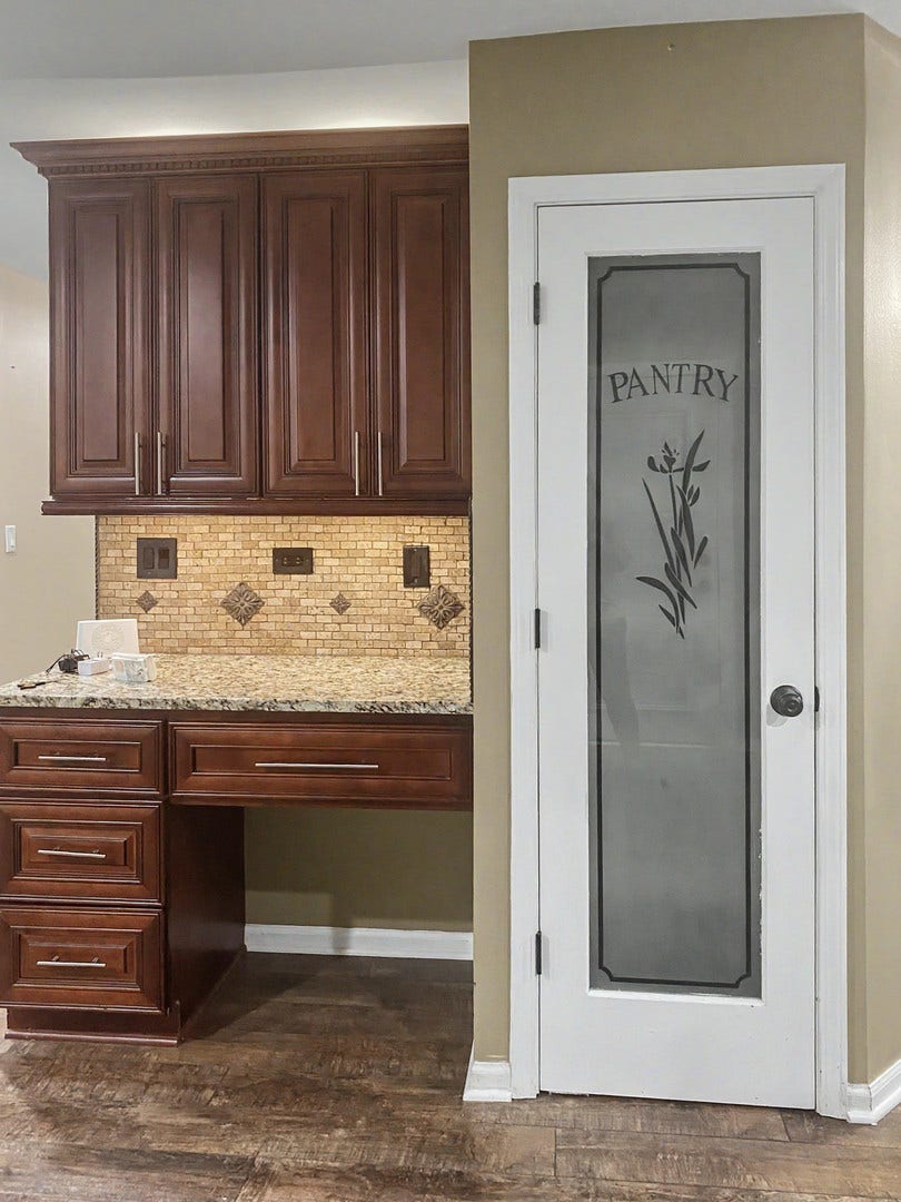 1213 Pennsbury Lane, Aurora, IL 60502 Pantry
