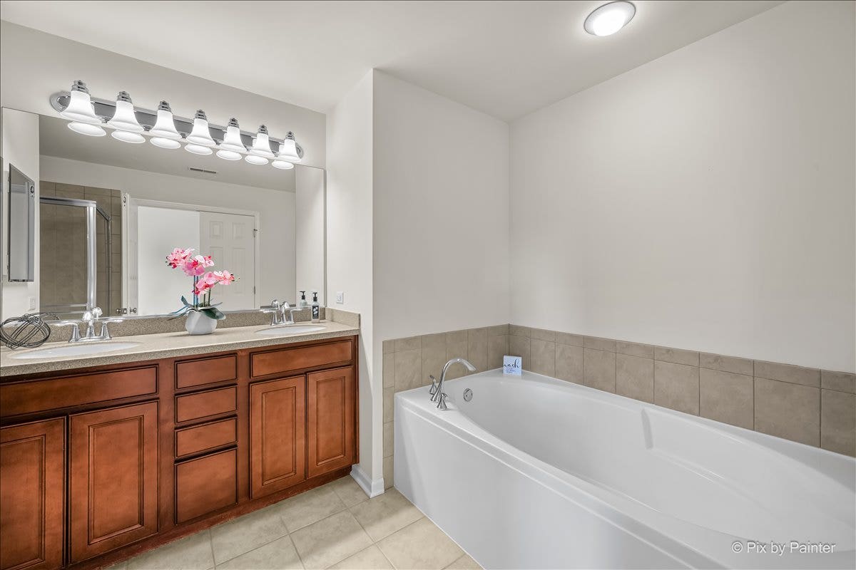1005 Alberta Road, Elgin, IL 60124 1005 Alberta Road, Elgin, IL 60124
