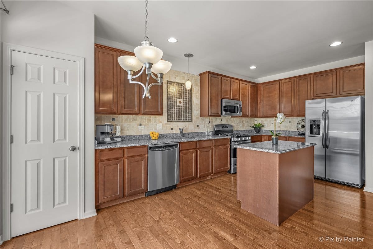 1005 Alberta Road, Elgin, IL 60124 1005 Alberta Road, Elgin, IL 60124