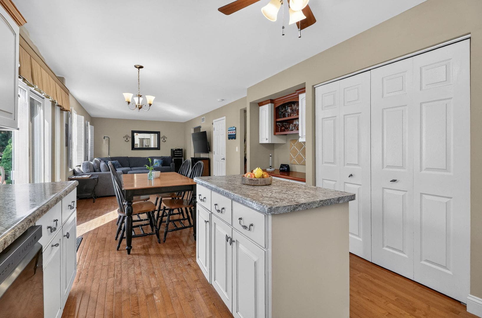 4322 Bronk Corner, Plainfield, IL 60586 4322 Bronk Corner, Plainfield, IL 60586