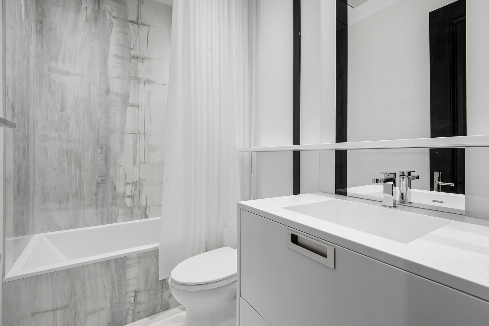 132 E Delaware Place, #6206, Chicago, IL 60611 132 E Delaware Place, #6206, Chicago, IL 60611