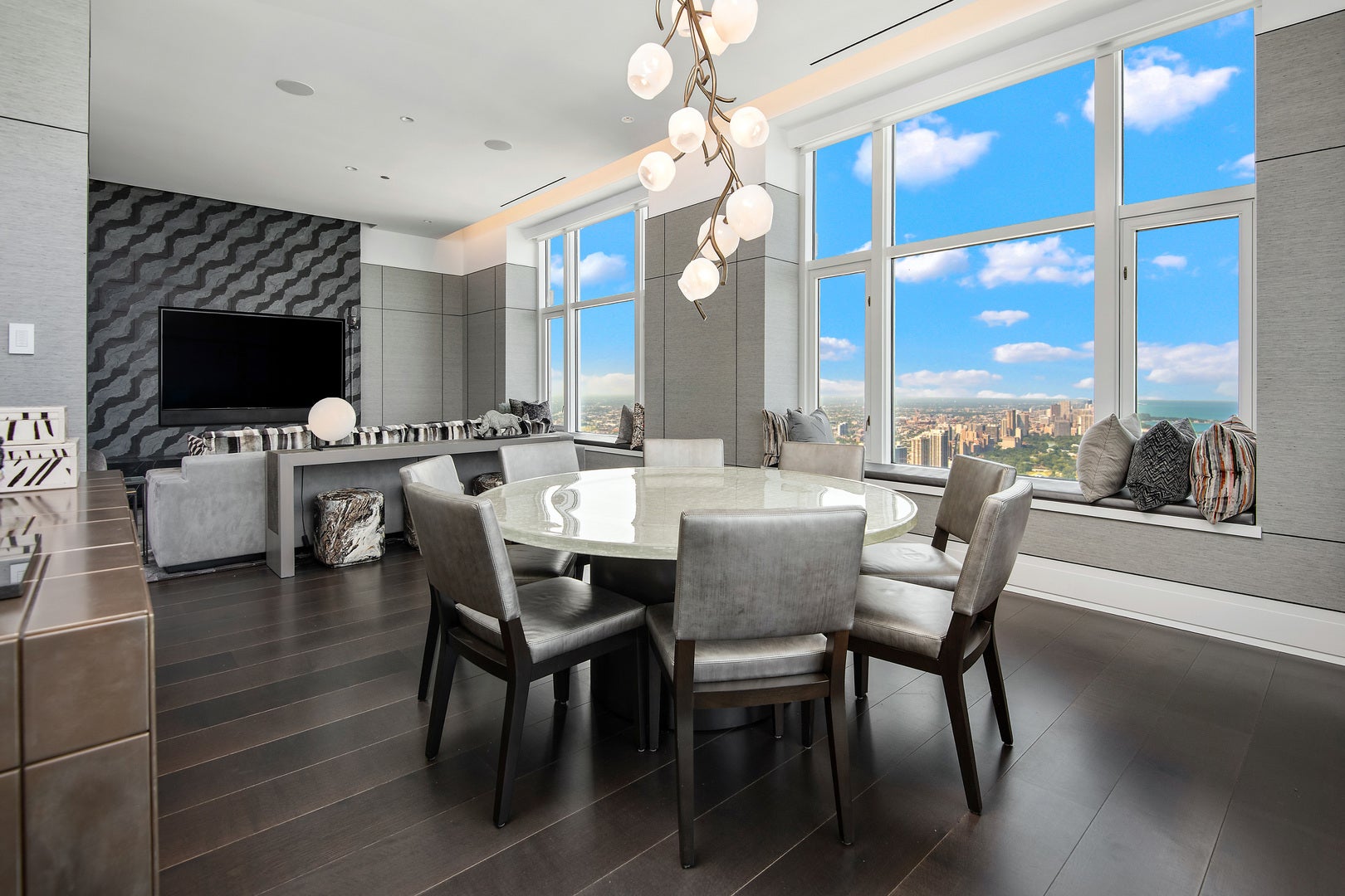 132 E Delaware Place, #6206, Chicago, IL 60611 132 E Delaware Place, #6206, Chicago, IL 60611