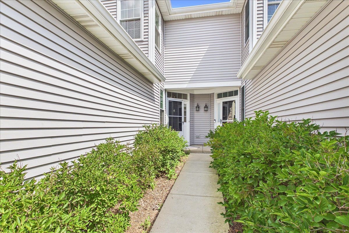 1323 Providence Circle, Elgin, IL 60120 1323 Providence Circle, Elgin, IL 60120