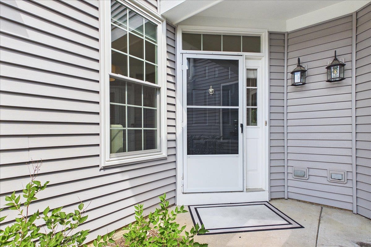 1323 Providence Circle, Elgin, IL 60120 1323 Providence Circle, Elgin, IL 60120