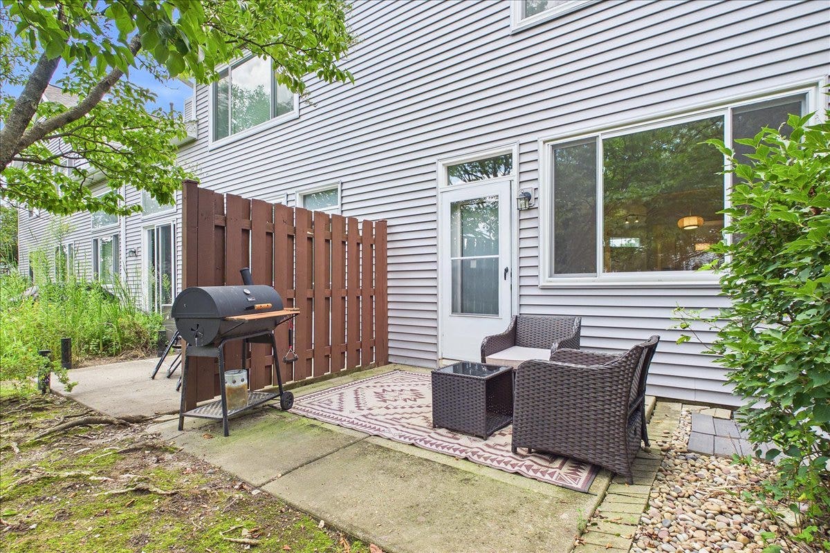 1323 Providence Circle, Elgin, IL 60120 1323 Providence Circle, Elgin, IL 60120