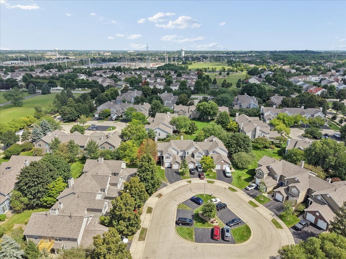 1323 Providence Circle, Elgin, IL 60120 1323 Providence Circle, Elgin, IL 60120