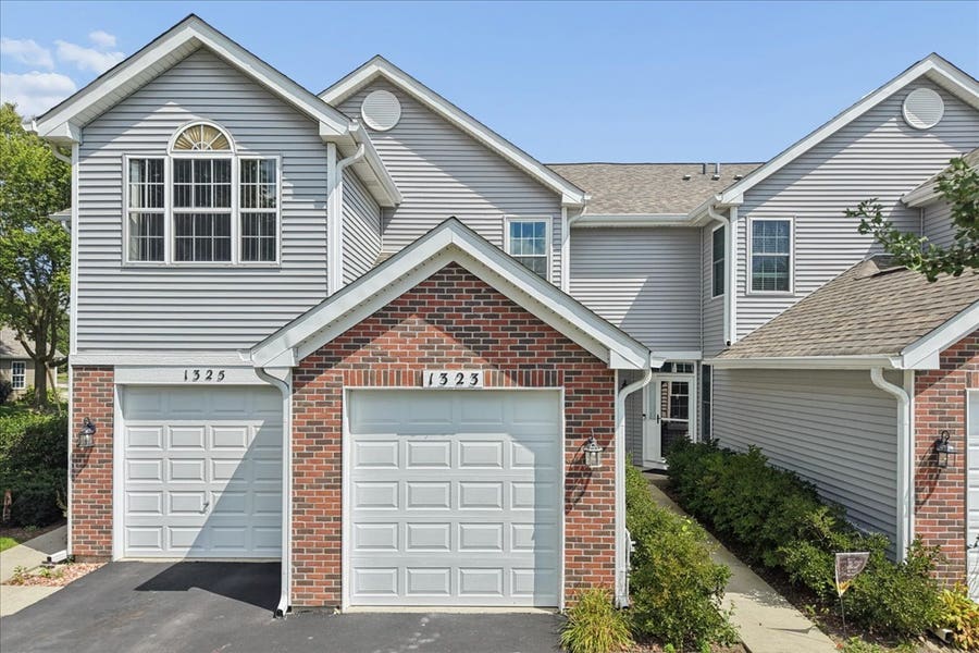 Property photo for 1323 Providence Circle, Elgin, IL