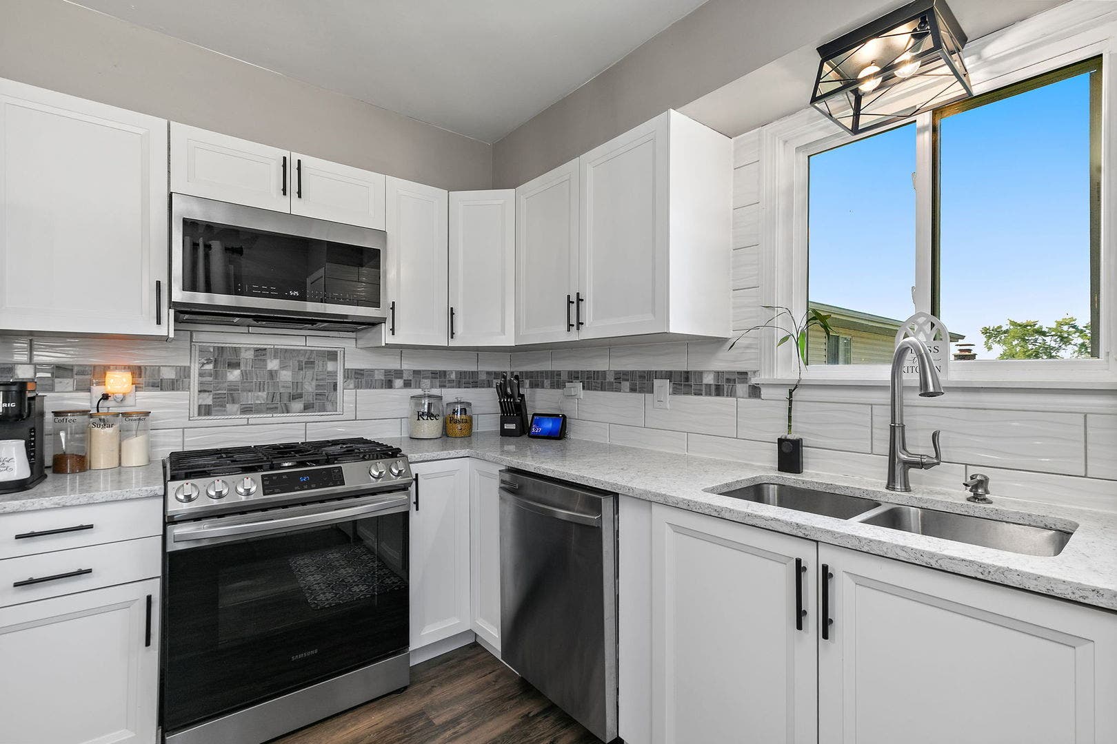 17 Joslyn Drive, Elgin, IL 60120 17 Joslyn Drive, Elgin, IL 60120