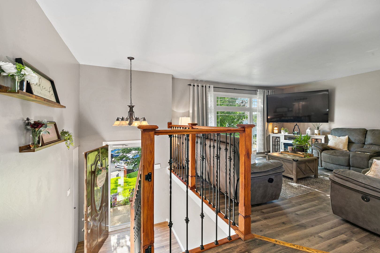 17 Joslyn Drive, Elgin, IL 60120 17 Joslyn Drive, Elgin, IL 60120
