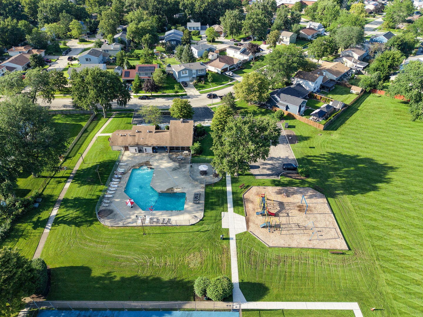 17 Joslyn Drive, Elgin, IL 60120 17 Joslyn Drive, Elgin, IL 60120